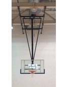 Impianto basket mobile a soffitto, tabellone in legno.