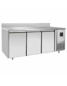 Tavolo Refrigerato ventilato Inox con alzatina - 3 porte - 450 Lt. - temp. -2° +8°C - teglie GN 1/1 - mm 1795×700×950h