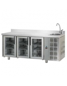 Tavolo Refrigerato GN 1/1 con 3 porte in vetro, 2 luci Neon, piano in Acciaio Inox con alzatina 100 mm e lavello  cm 187x70x115h