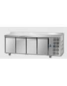 Tavolo Refrigerato GN 1/1 con 4 porte e piano in Acciaio Inox con alzatina 100 mm, cm 232x70x95h