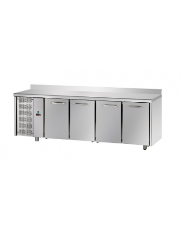 Tavolo Refrigerato a temp. normale, 4 porte, piano in Acciaio Inox, alzatina 100 mm e gruppo motore a sx cm 232x70x95h