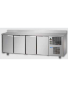 Tavolo Refrigerato a temperatura normale con 4 porte e piano in Acciaio Inox con alzatina 100 mm, cm 236x60x95h