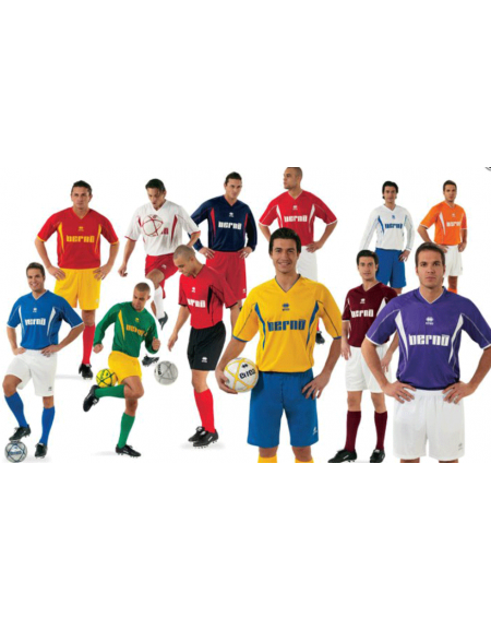 Completo calcio numerato composto di maglia, pantaloni e calze