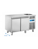 Tavolo refrigerato 2 porte con lavello sopra vano motore, in acciaio inox AISi 304, refrigerazione ventilata - cm 132x70x85h