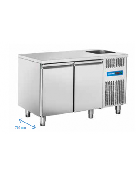 Tavolo refrigerato 2 porte con lavello sopra vano motore, in acciaio inox AISi 304, refrigerazione ventilata - cm 132x70x85h