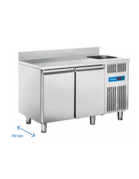 Tavolo refrigerato 2 porte con alzatina e lavello, in acciaio inox AISi 304, refrigerazione ventilata - cm 132x70x95h