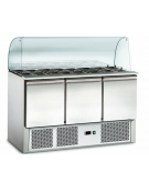 Saladette predisposta per 4 bacinelle GN1/1, con 3 porte e vetro curvo - L 1365 mm x P 700 mm x H 1300 mm