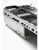 Cucina a gas 6 fuochi, forno elettrico GN 2/1, fuochi aperti 4x6 + 2x3,5 n°x kW - cam. forno cm 92,5x63x40 - cm 105x70x85h